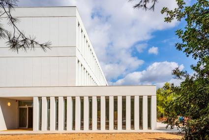 Fachada del edificio Margalida Comas i Camps, en el campus universitario de la UIB en Palma.