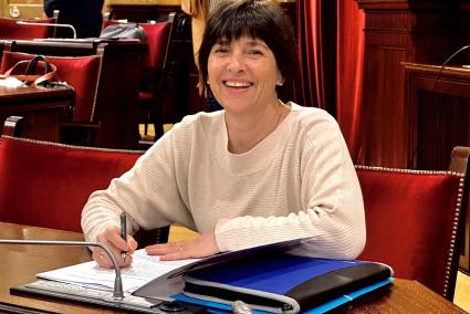 Joana Gomila en el Parlament