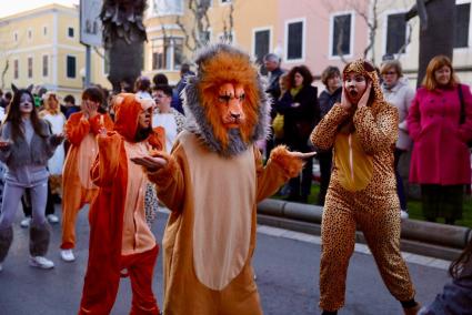 Unes 240 persones participaren en la rua de Ciutadella.