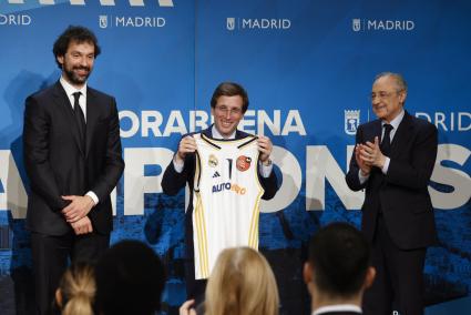 RecepciÃ³n al Real Madrid de baloncesto en el ayuntamiento de Madrid