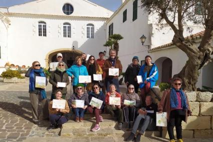 Algunos de los miembros de Sketchers de Menorca en Monte Toro, uno de los muchos lugares en los que se ha reunido