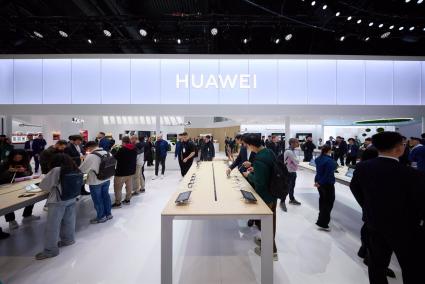 Huawei muestra en MWC 2024 sus dispositivos insignia y aboga por el diseño, la inversión en I+D y las funciones de salud