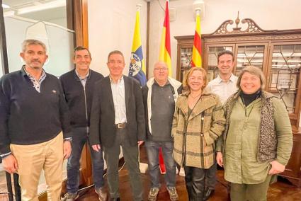 Basilio Ferrer con otros miembros de la nueva directiva.