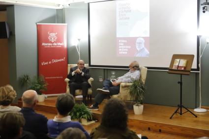 Enric Juliana, presentado por carlos Lareau, llenó el salón de actos del Ateneu de Maó.