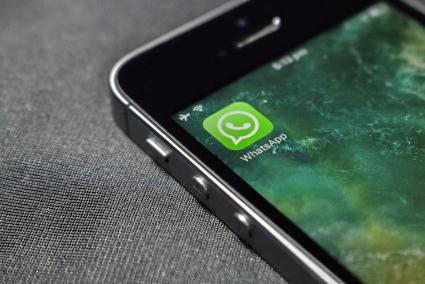 WhatsApp planea introducir el asistente Meta AI en la barra de búsqueda de la 'app' para Android