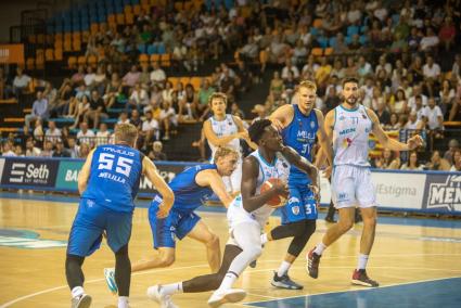 Omar Lo, en un partido de esta temporada en el Pavelló