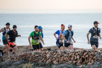 Los corredores Enric Pons y Cati Vives fueron los grandes protagonistas de la prueba larga que se pudo vivir este sábado en la zona norte de Menorca.