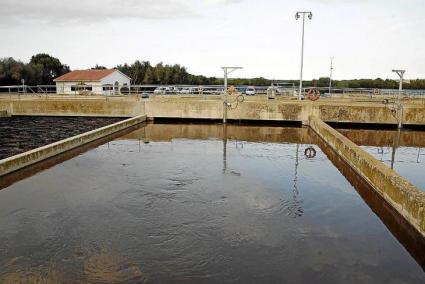 Es Castell prevé reducir en un 25% las fugas en su red de abastecimiento.