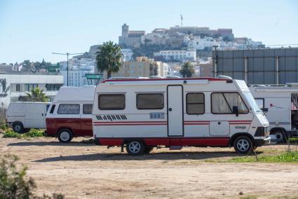 Los precios abusivos de la vivienda en Eivissa han provocado la aparición de asentamientos de caravanas y furgonetas.   