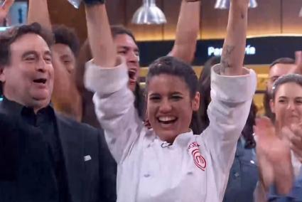 Ángela se alza como ganadora en la emotiva final de MasterChef