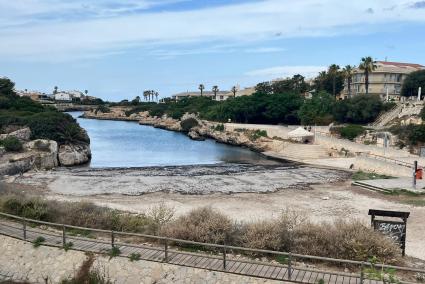 El rastro de la rissaga en la Platja Gran de Ciutadella.