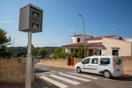 Un radar en una de las entradas al pueblo de Es Migjorn.