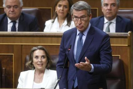 El PP asume las propuestas de Vox contra la inmigración y endurece su discurso