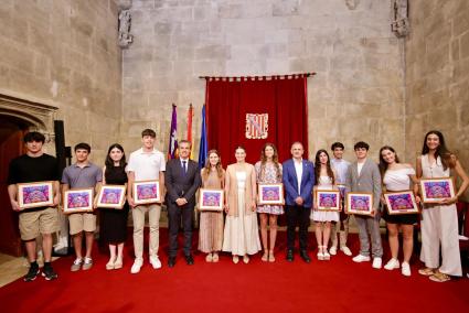 Marga Prohens recibió a los alumnos de Balears con las mejores notas en la selectividad. 