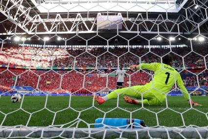 Inglaterra llega a las semifinales desde el punto de penalti