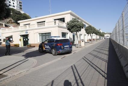 Policía Portuaria, Nacional y Guardia Civil se han desplazado hasta el lugar de los hechos.