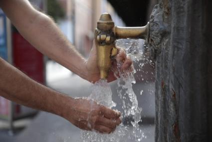 Imagen de una fuente pública de agua.