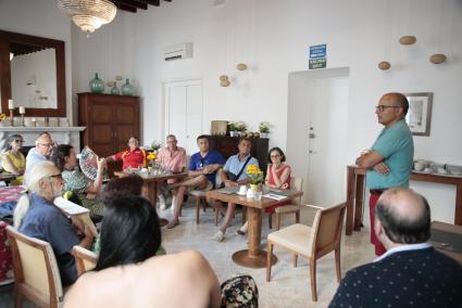 Miembros de Vox se reunieron ayer en un hotel de Ciutadella.