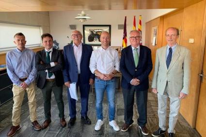 Miembros de Sa Fundació, el pasado octunre en una reunión con el presidente del Consell, Adolfo Vilafranca