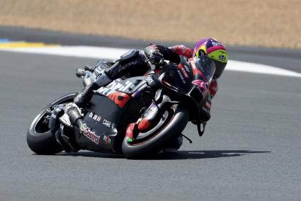 Motociclismo/GP G.Bretaña.- Aleix Espargaró (Aprilia) logra la 'pole' en MotoGP con récord de Silverstone