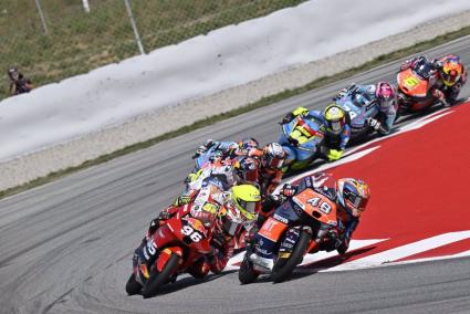 Motociclismo/GP G.Bretaña.- Iván Ortolá se impone en un intenso final de Moto3 en Silverstone