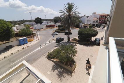 El lugar donde se produjo la agresión este domingo en la Plaza Menorca de Es Migjorn.