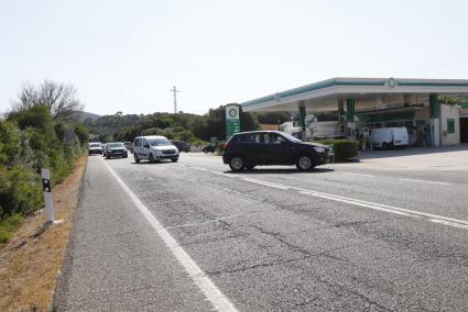 Para acceder a la gaslinera de Es Mercadal también está permitido el giro a la izquierda.