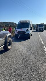 La furgoneta accidentada, tras sufrir una colisión con el autobús de Tmsa que circulaba detrás.