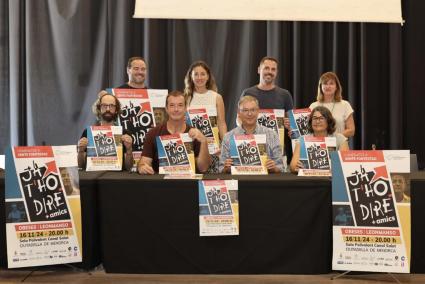 Organizadores, colaboradores y representantes municipales, ayer durante la rueda de prensa.