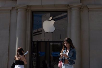 OCU pide que Apple devuelva las comisiones de las descargas de apps de música en 'streaming' de terceros