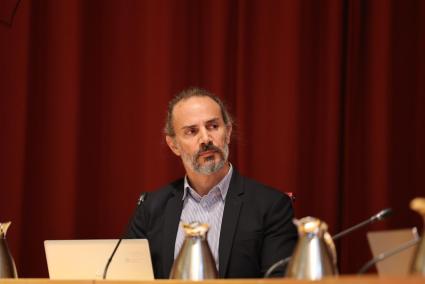 El conseller socialista Eduardo Robsy, durante el pleno del Consell que se celebró el pasado lunes