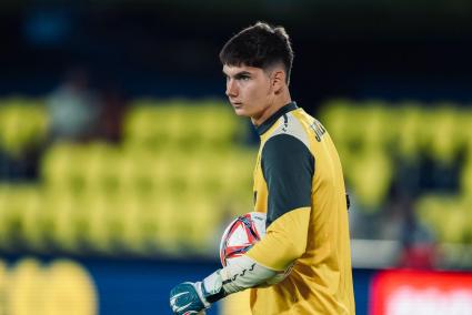 El guardameta menorquín, entrenándose con el Villarreal.