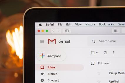 Gmail agrega las Respuestas inteligentes contextuales de Gemini y añade marcas de verificación en Android e iOS