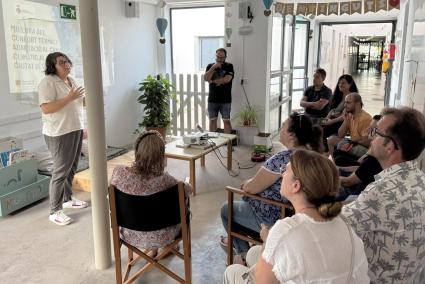 Reunió informativa celebrada fa uns dies amb els vesins del carrer Ciutat de Cursi