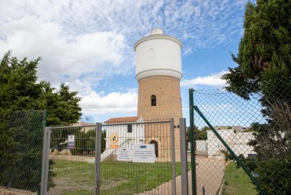 Exterior de la planta desnitrificadora ubicada en el barrio de Malbúger en Maó.