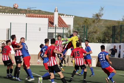 Un momento del partido disputado en Fornells