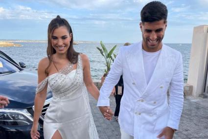 Sandra Garal y Marco Asensio, el día de su boda.