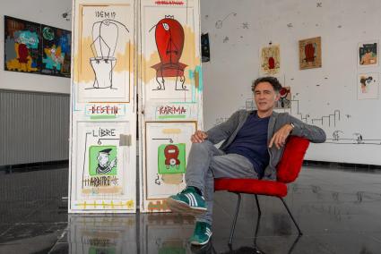 El artista francés, ayer en la Command Gallery, espacio cultural efímero que cerrará próximamente por la demolición del edificio.