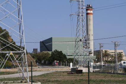 Trabajadores de la central térmica desconocen qué planes tiene Endesa para el futuro de la planta.