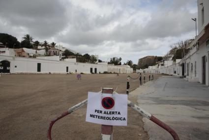 Aparcar en Es Pla de Ciutadella ha quedado prohibido por riesgo de inundaciones.