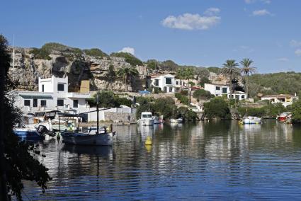 Es Castell tiene pendiente el saneamiento de la cala Sant Esteve y de la urbanización de Trebalúger.