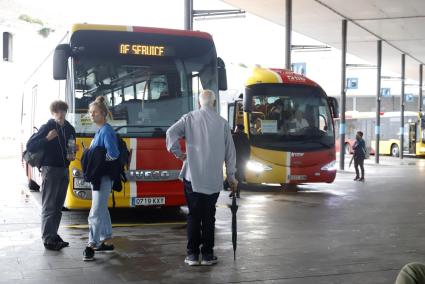 Imagen de archivo de la primera jornada de huelga de conductores en Menorca, el pasado mes de octubre.