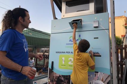 Una de las máquinas de retorno de envases utilizada en las fiestas patronales de Menorca.