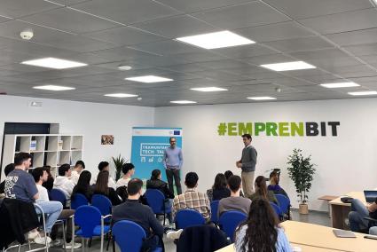 Los expertos ofrecieron herramientas a los emprendedores.