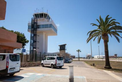 Imagen de archivo de la torre de control del Aeropuerto de Menorca.