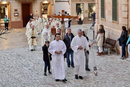 Los asistentes a la apertura peregrinaron desde Sant Francesc hasta La Catedral.