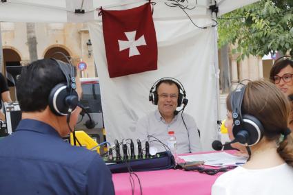 Josep Manguán, durante una entrevista radiofónica con motivo de las fiestas de Sant Joan.