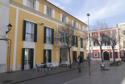 Fachada del geriátrico de Es Ramal, en Alaior. 