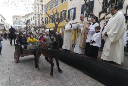 Nombroses persones, petits i majors, no van perdre l’ocasió per dur els seus animals estimats a les beneïdes de Sant Antoni.