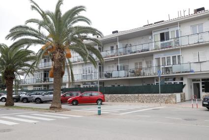 El bloque de viviendas, situado en la Avinguda Verge del Toro, de Alaior. 